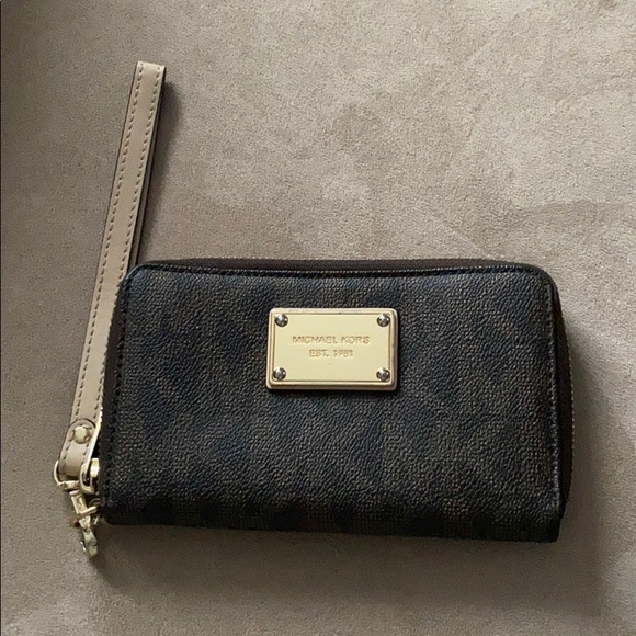 Michael Kors Handbags - Michael KORS wallet with wristlet (free shipping)